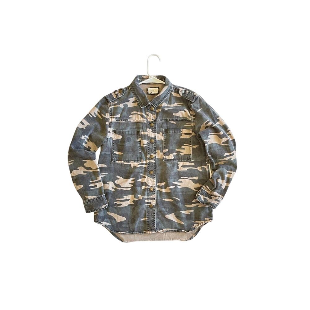 Forever 21 Ladies Camo Buttons Down Lightweight Jacket Small